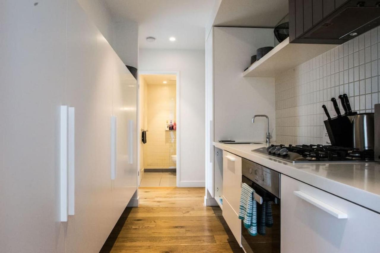 Readyset Apartments At Emerald Melbourne Exterior foto
