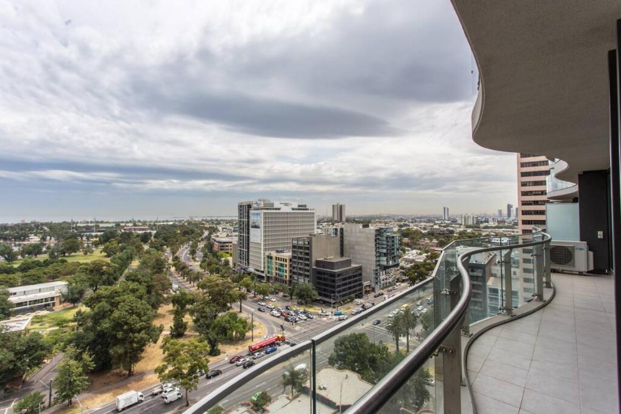 Readyset Apartments At Emerald Melbourne Exterior foto