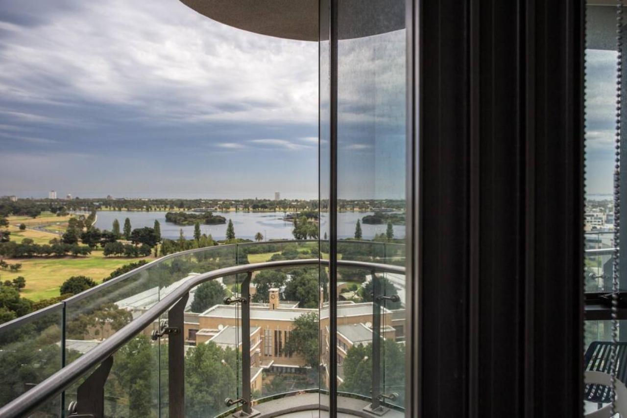 Readyset Apartments At Emerald Melbourne Exterior foto