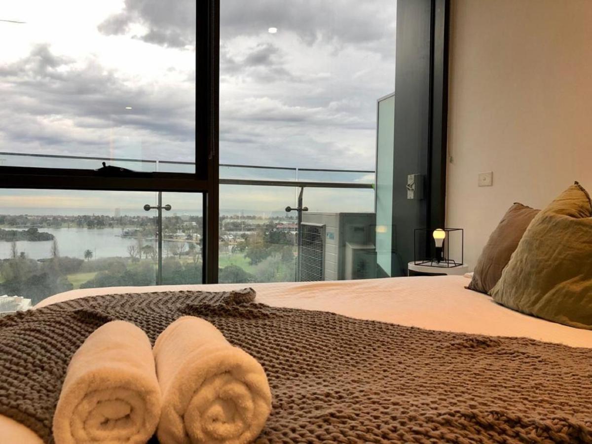 Readyset Apartments At Emerald Melbourne Exterior foto