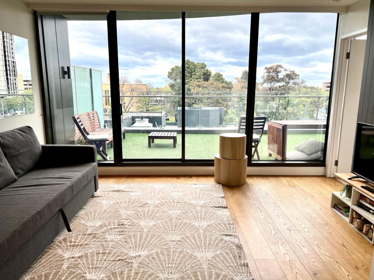 Readyset Apartments At Emerald Melbourne Exterior foto