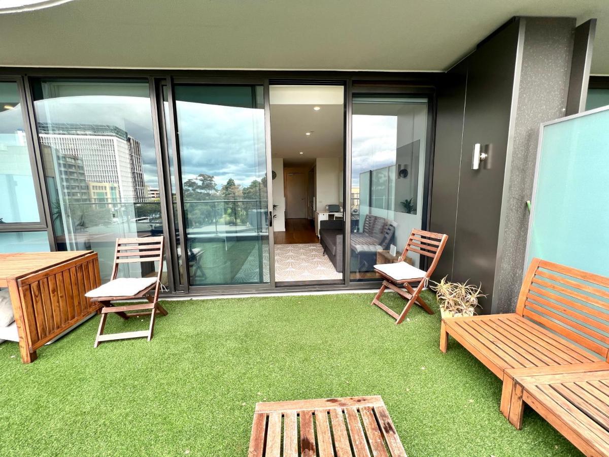 Readyset Apartments At Emerald Melbourne Exterior foto