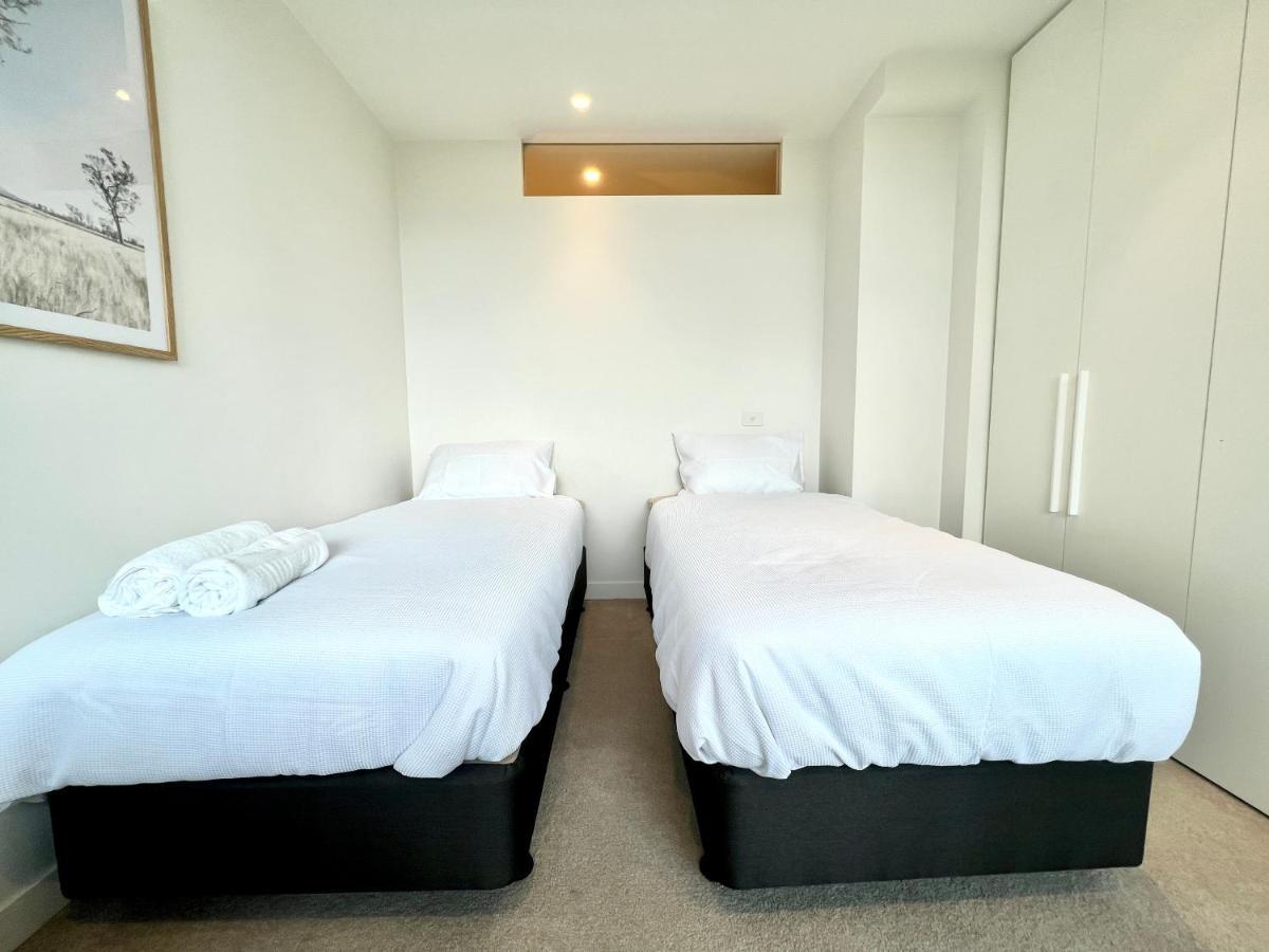 Readyset Apartments At Emerald Melbourne Exterior foto